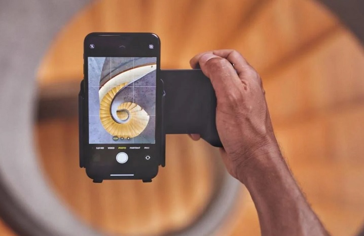 Аксесуар ProGrip Pro перетворює на повноцінну камеру будь-який смартфон