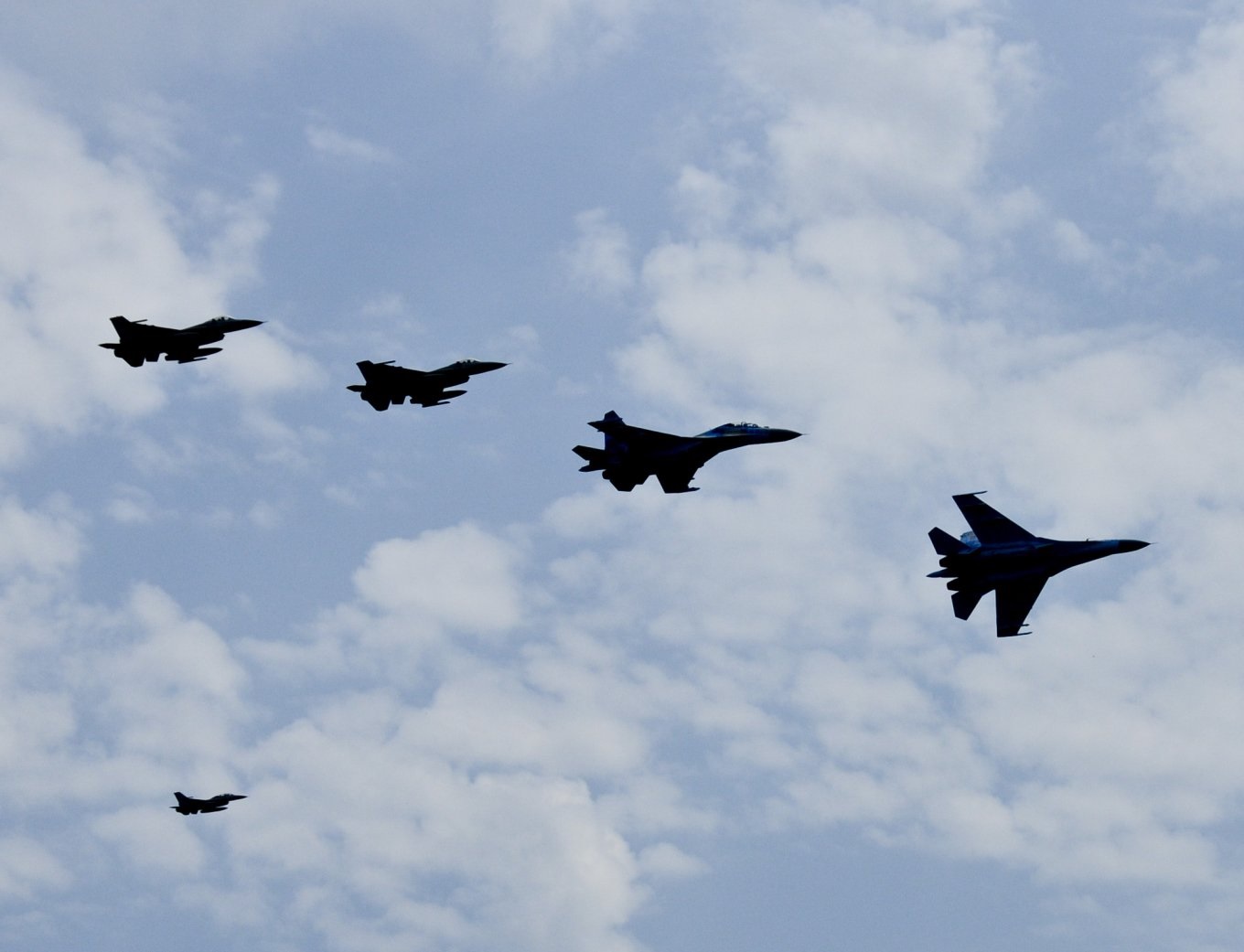 ВСУ показали фотографии истребителей F-16 в Украине