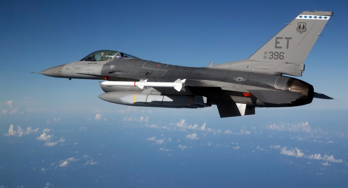 ВСУ могут получить к F-16 крылатые ракетцы JASSM с дальностью полета 370 км