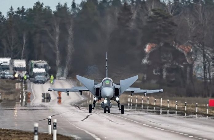 Эксперты объяснили, чем Gripen отличаются от советских истребителей ВСУ