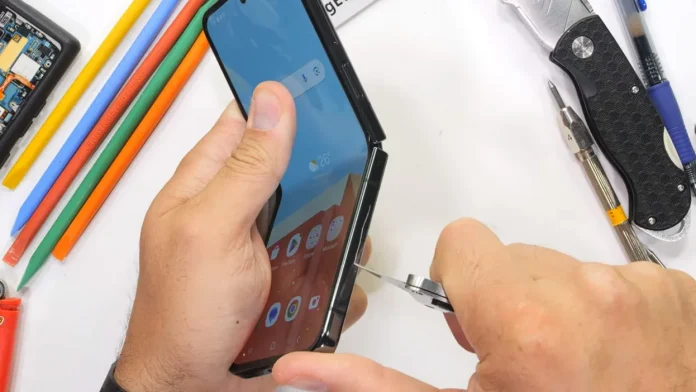 Складной смартфон Samsung Galaxy Z Flip 5 протестирован на прочность: результаты эксперимента