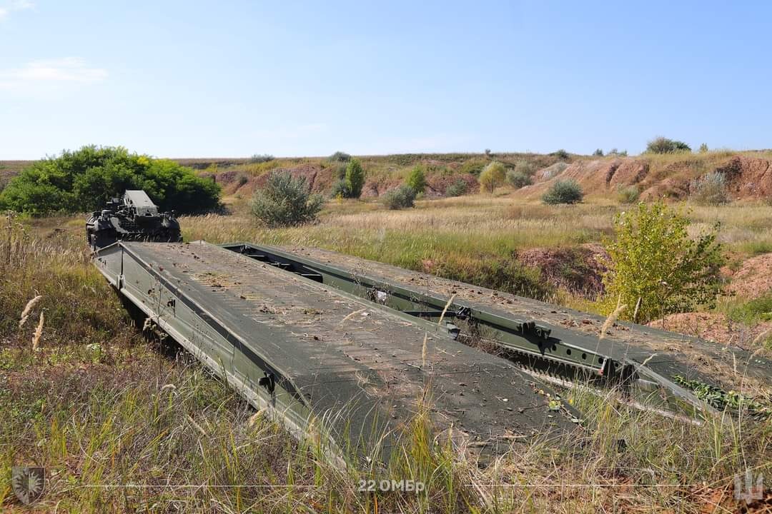 ВСУ показали применение танкового мостоукладчика Biber