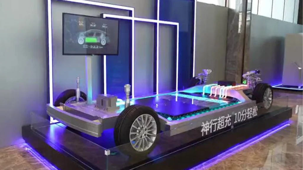 Производитель аккумуляторов CATL представил батарею Shenxing, которая после 10 минут зарядки обеспечивает возможность преодоления 400 км 