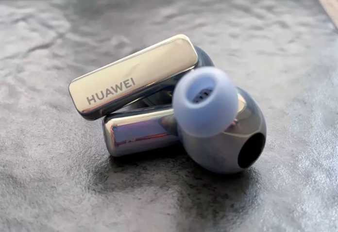 Huawei представила первую в мире Bluetooth-гарнитуру с поддержкой StarLight