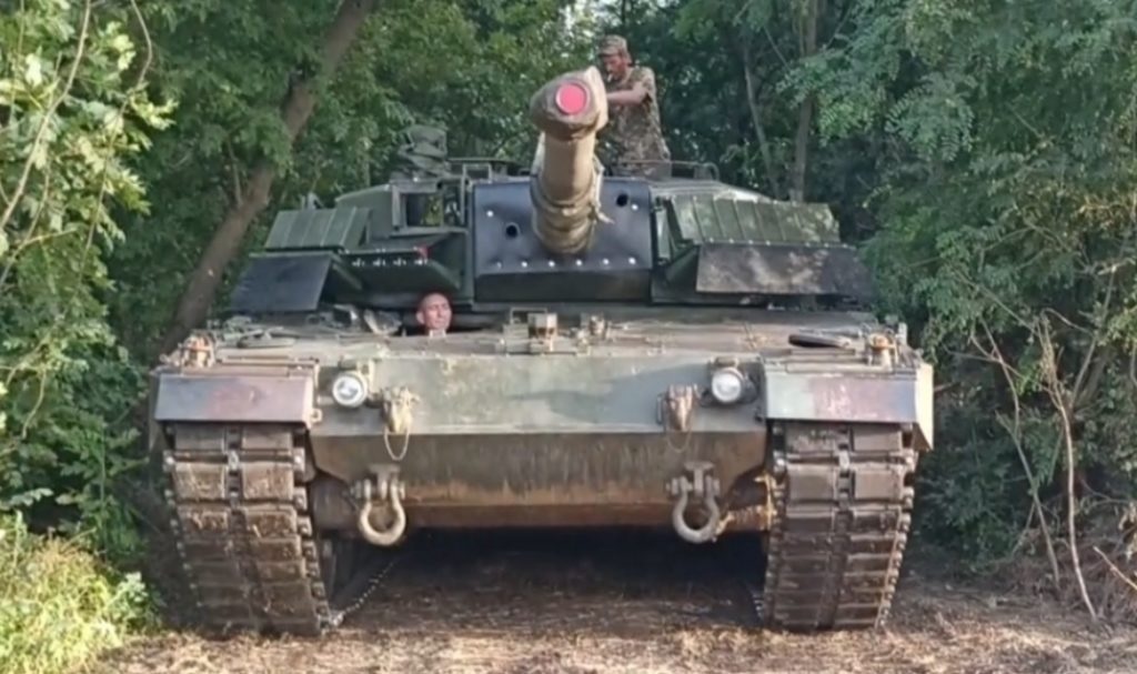 Украинские военные адаптируют танки Leopard 2 к реалиям войны