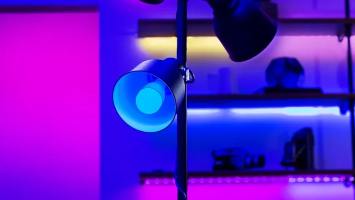 Razer представляет новую линейку ламп Aether Lamp, лампочек Lightbulbs и световых полос для геймерских комнат