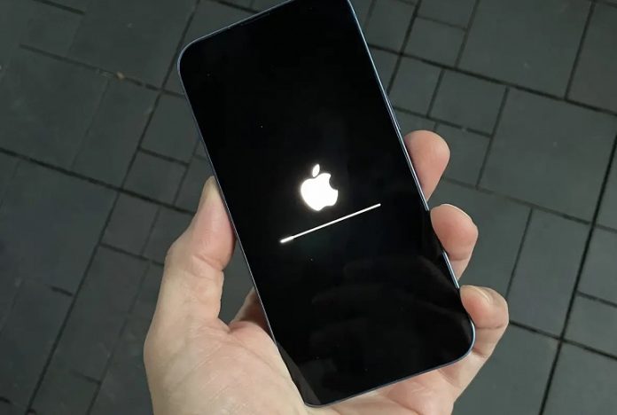 Apple представила устройство для установки обновлений на запечатанные iPhone