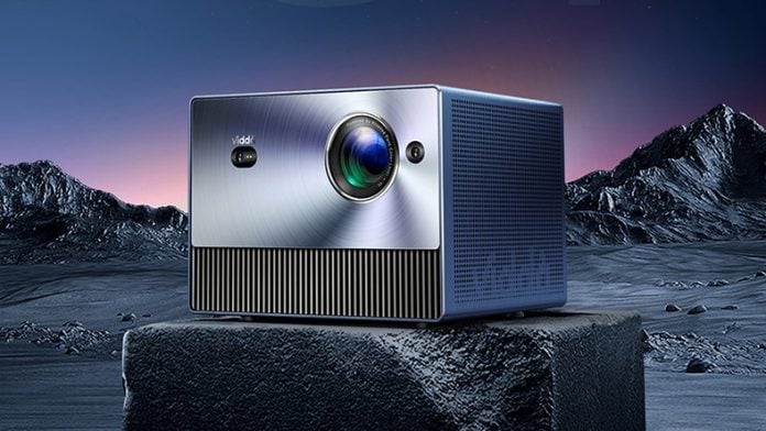Лазерный мини-проектор Hisense C1 TriChrome официально представлен на мировом рынке