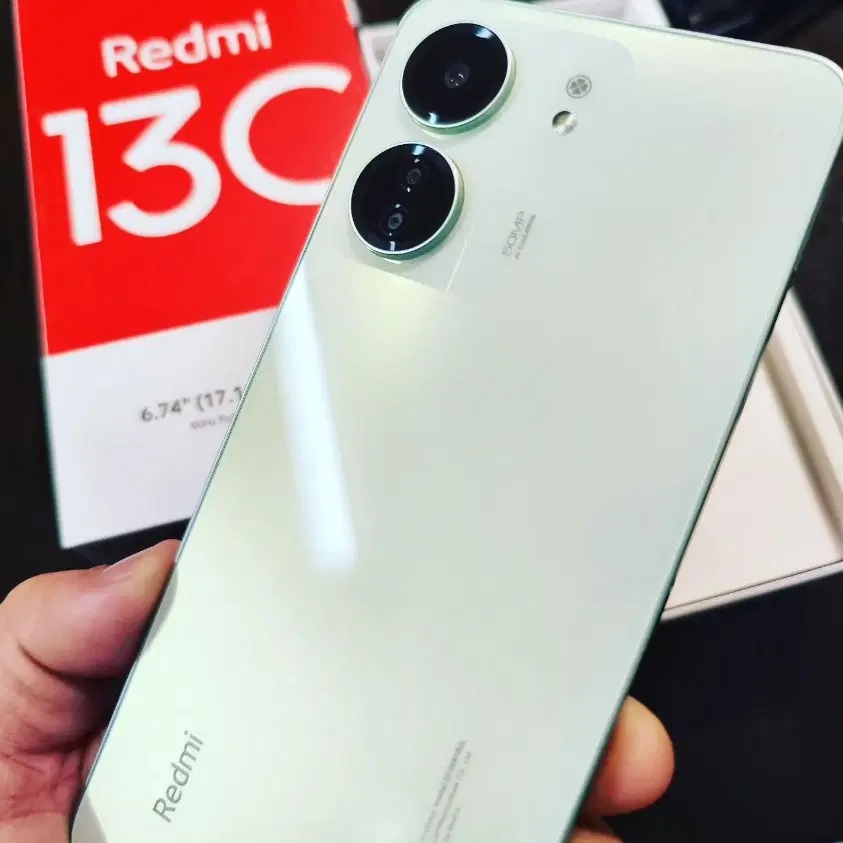 Бюджетний смартфон Redmi 13C став доступний для придбання до анонсу