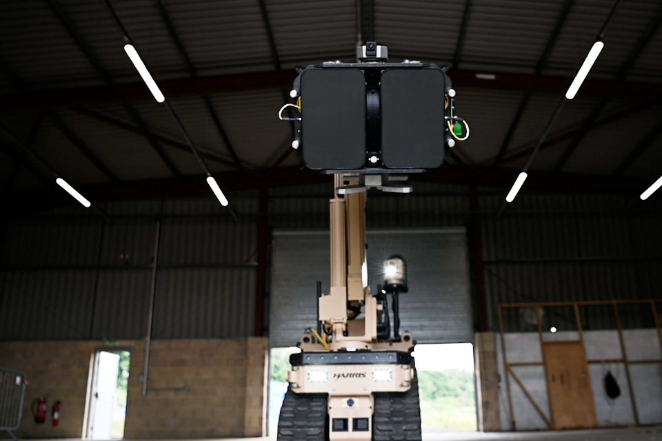 Робот T7 від L3Harris отримав рентгенівський апарат для виявлення вибухівки