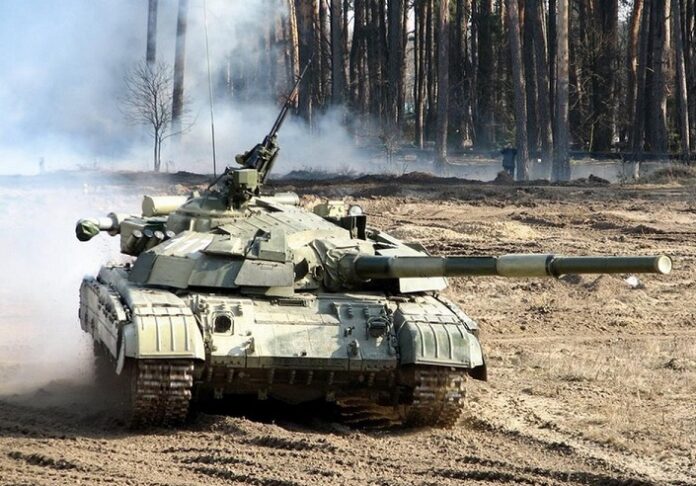 Український танк Т-64БМ «Булат» залишився на ходу після атаки двох БПЛА-камікадзе