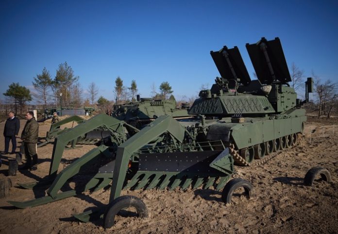 ВСУ начали применять для разминирования штурмовые машины M1150