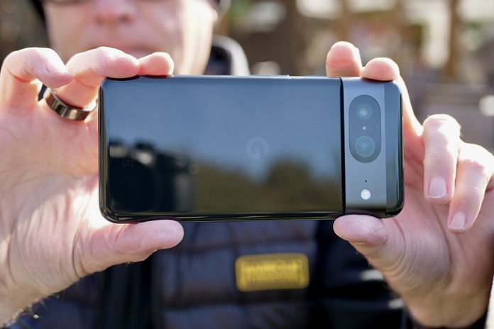 Двойная камера не помешала Pixel 8 войти в десятку лучших на рынке камерофонов