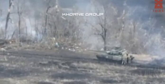 Украинский танк обнулил позиции оккупантов и эвакуировал пехоту ВСУ из окружения