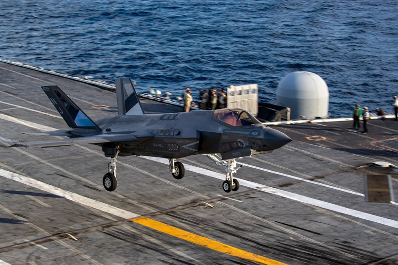 Пентагон продолжает эксперименты с F-35 с "зеркальным" камуфляжем