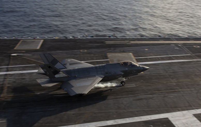 Пентагон продолжает эксперименты с F-35 с "зеркальным" камуфляжем