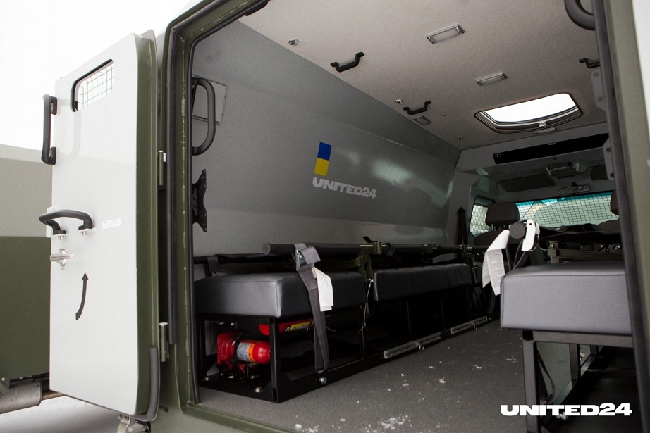 В Украину прибыли канадские броневики Gurkha