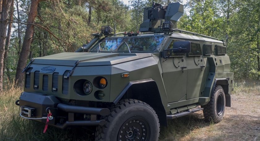 В Украине начались испытания модернизированного броневика "Новатор"
