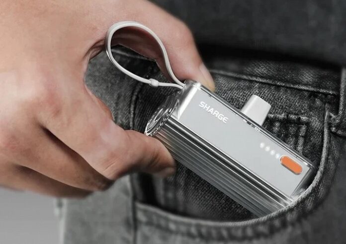 Представлен пауэрбанк Flow Mini для iPhone 15 размером с зажигалку