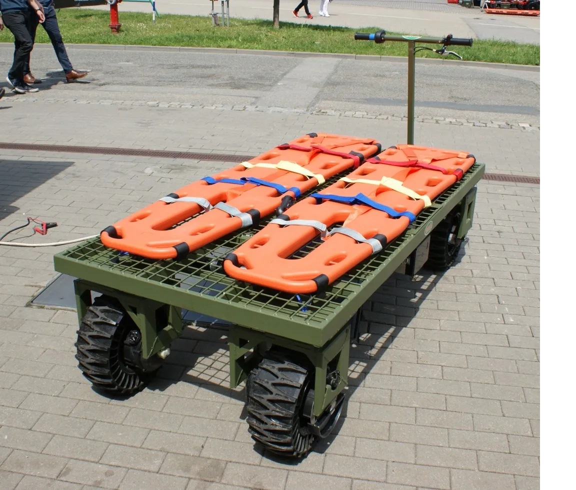 Чешский стартап бесплатно передал ВСУ партию наземных дронов для перевозки грузов и эвакуации раненых