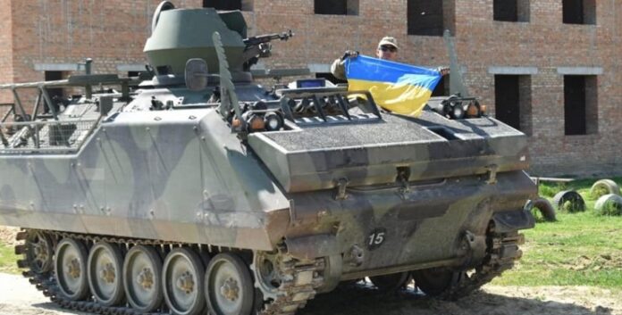 Армия Испании обучает бойцов ВСУ обслуживанию бронетранспортеров М113