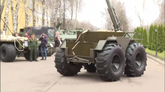 В России показали предсерийный образец наземного дрона для разминирования под УР-83П