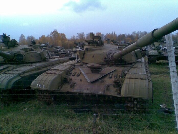 Польский аналитический портал назвал количество танков, БТР, БМП, САУ и буксируемой артиллерии на российских базах длительного хранения