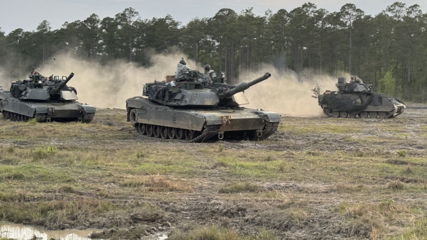 Танки Abrams оказались бесполезны для этой войны и уезжают обратно в тыл