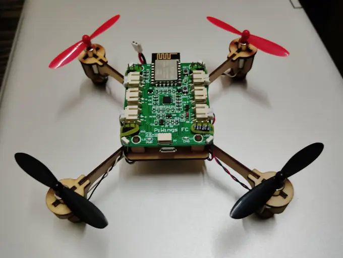 У Мережі показали набір компонентів для самостійного створення дронів
