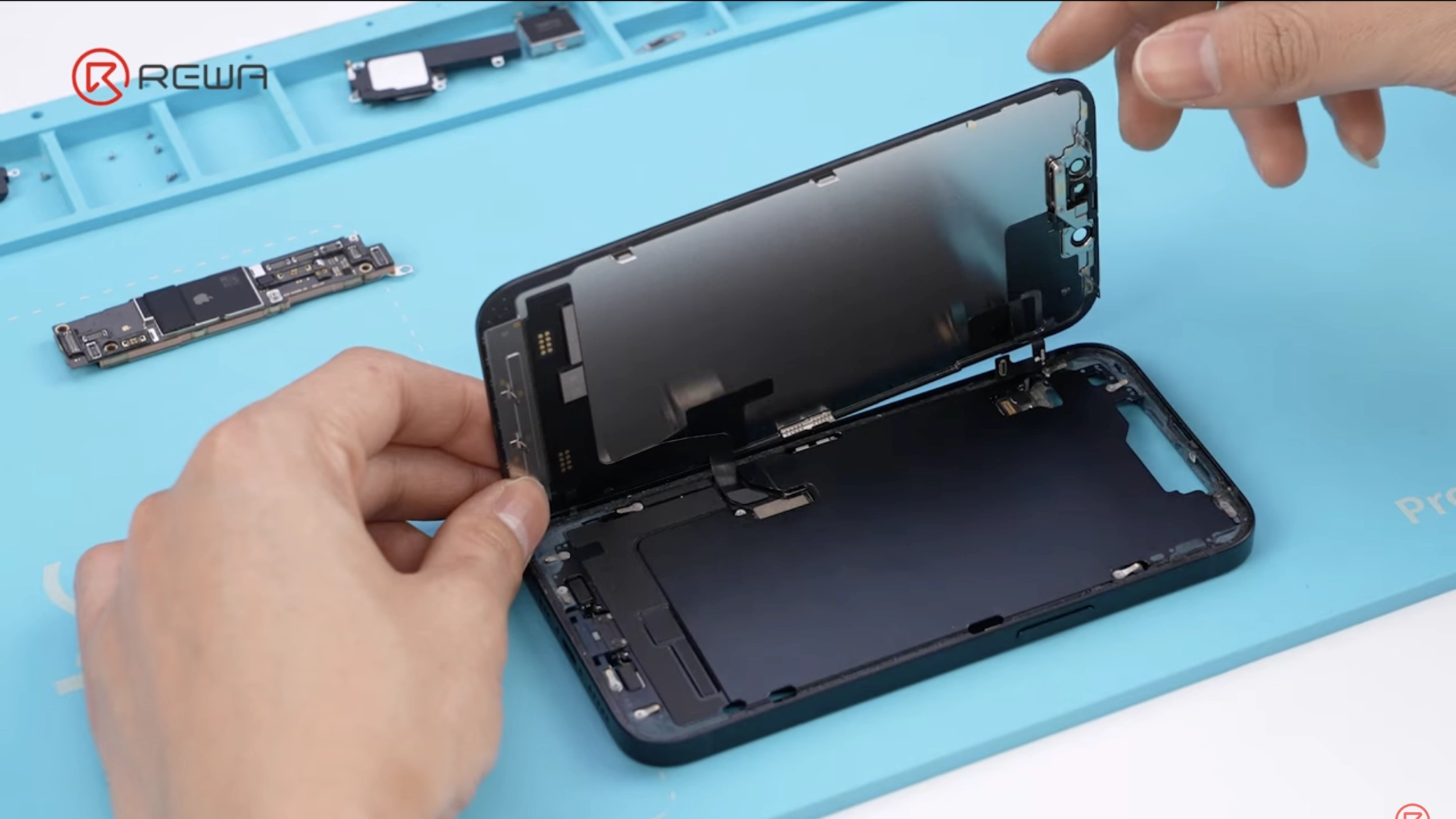 iPhone 16e